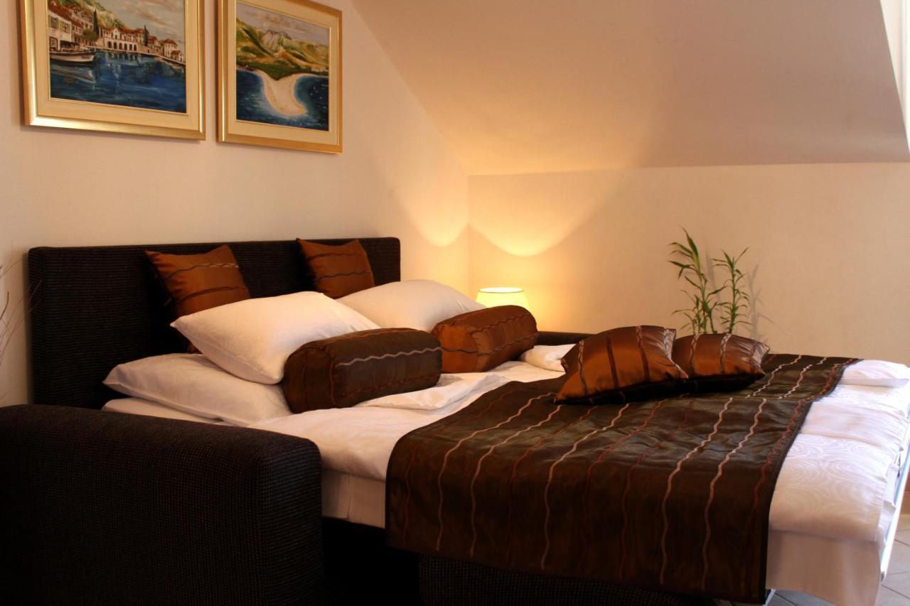 Apartments Amore Bol Bagian luar foto