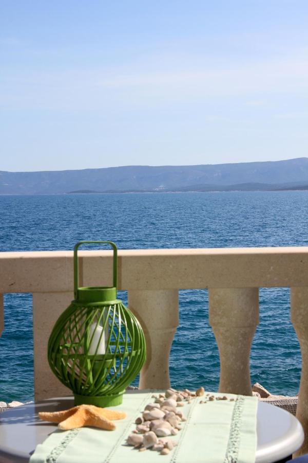 Apartments Amore Bol Bagian luar foto