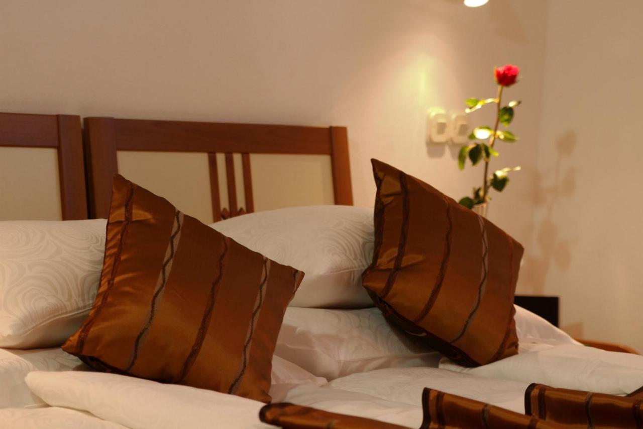Apartments Amore Bol Ruang foto
