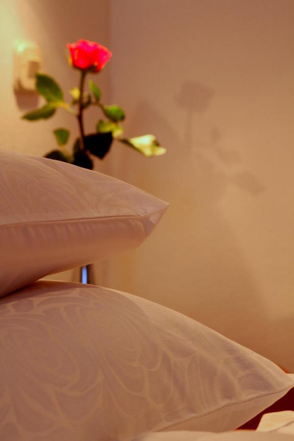 Apartments Amore Bol Bagian luar foto